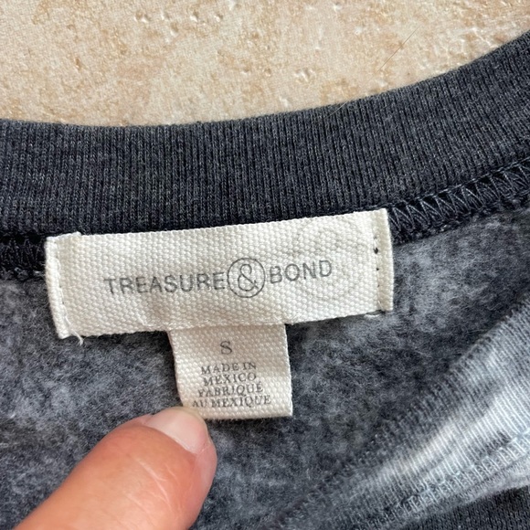 Treasure and Bond sweatshirt worn once tie dyed pattern Size Small - Picture 3 of 4